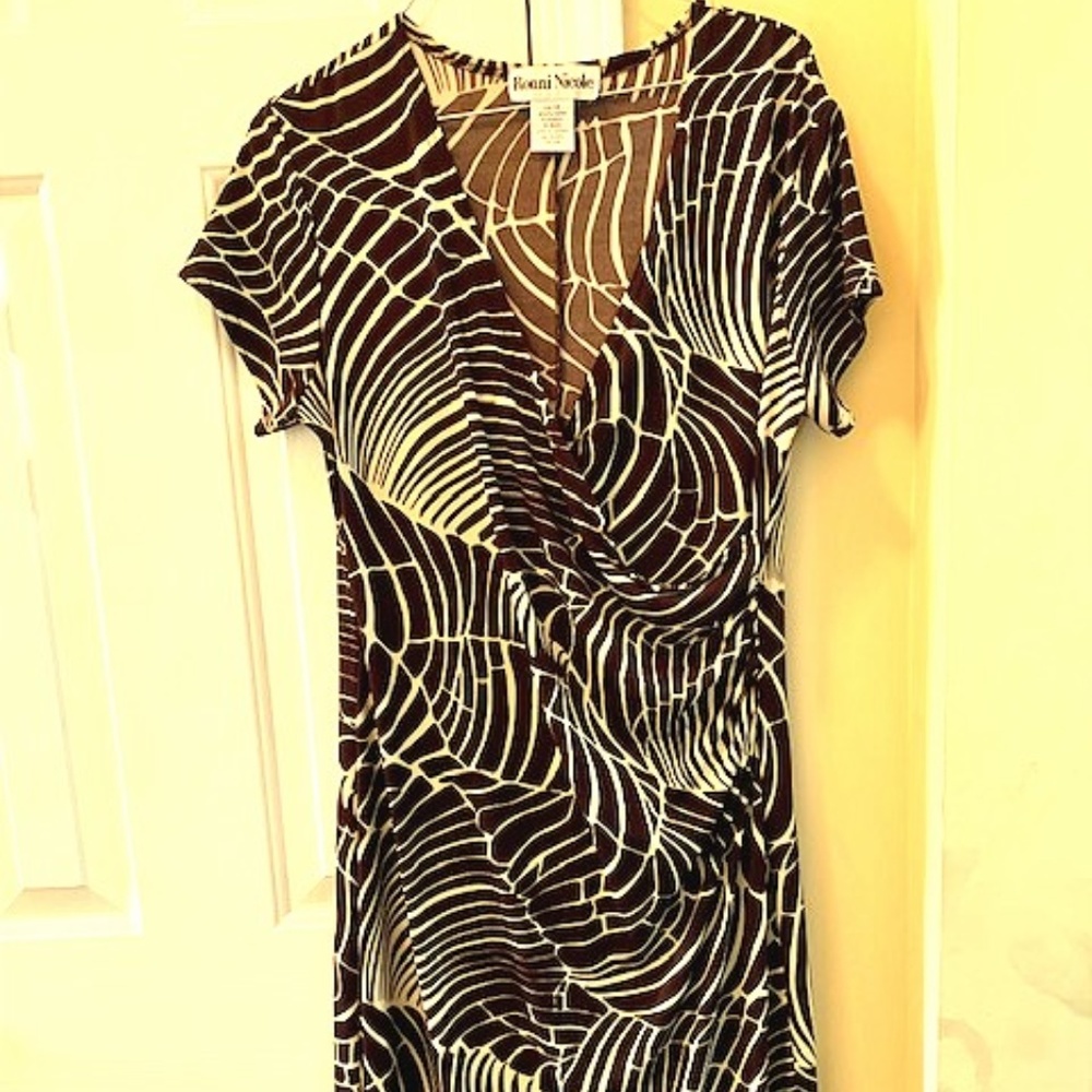 Ronnie Nicole short sleeve  Faux Wrap print Dress